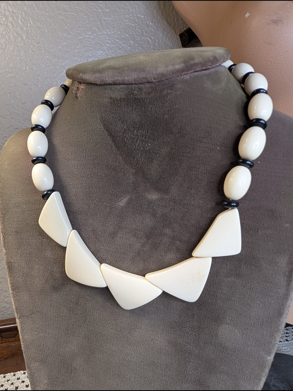 Vintage 80s Off White And Black Statement Geometric Acrylic Necklace